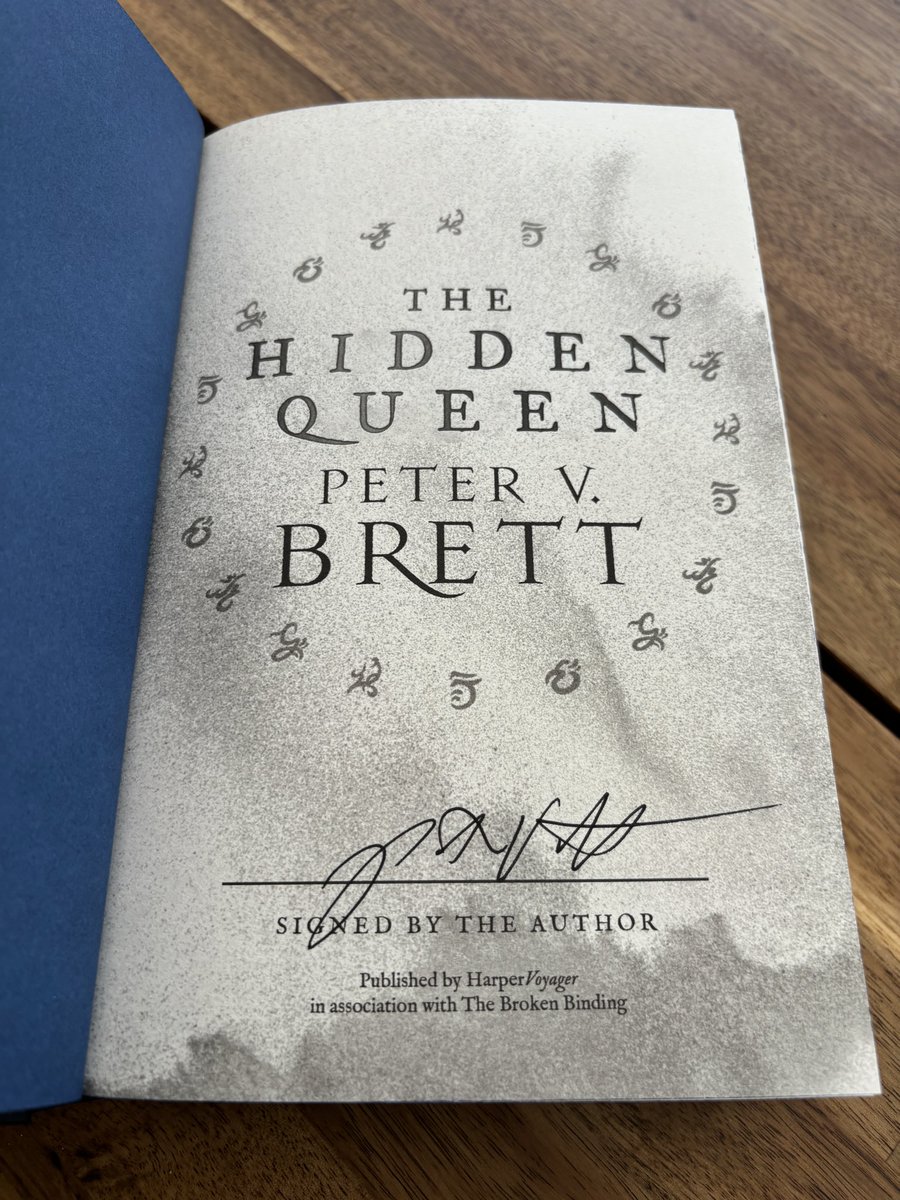 We are pleased to confirm that our editions of The Hidden Queen by @PVBrett have just arrived, are looking great and will also be shipping tomorrow! 😍