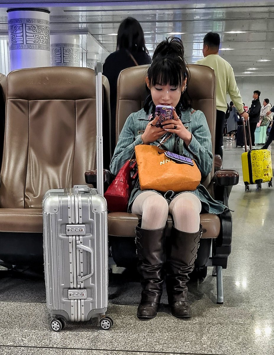 Waiting for the bullet train from Beijing #bullettrain #China #trainstation #traveller #galaxys20