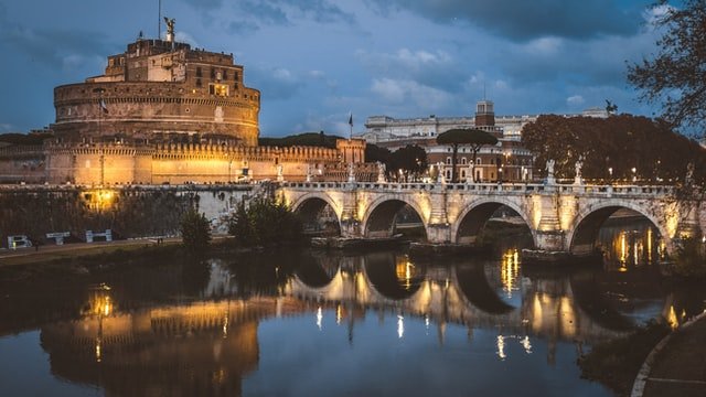 unioncamere's tweet photo. #Giubileo2025 e #Olimpiadi @milanocortina26 attrattori turistici di dimensione globale. I grandi eventi emergono come la motivazione di viaggio a  maggiore trend di crescita. Spesa turistica stimata: +81% per il Giubileo e + 36% per le Olimpiadi invernali https://t.co/36DIHWnZlW https://t.co/0ZrXISNf4b