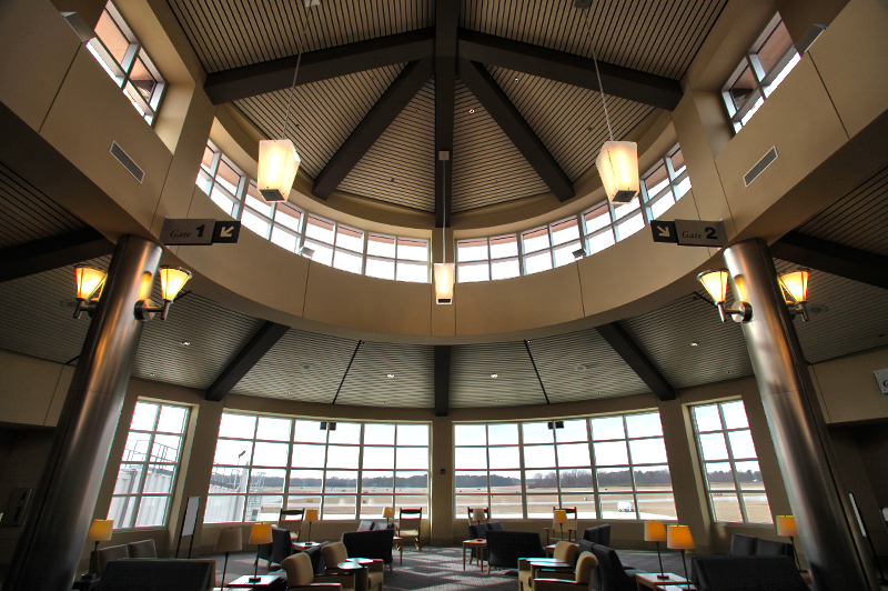 PITT-GREENVILLE AIRPORT TERMINAL EXPANSION
Greenville, NC
GLASS SF: 11,000
GC / CM: Lee F. Cowper
ARCHITECT: TWG Architects
#commercialglass #custommirrors #curtainwalls