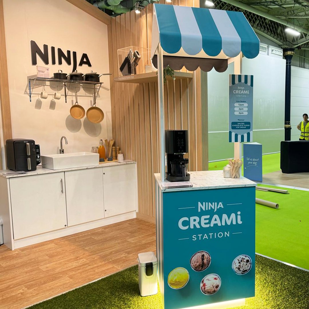 brandanddeliver's tweet photo. Absolutely thrilled with our amazing stand creation for Shark Ninja at the Ideal Home Show! Pop by and see it for yourself – you won't be disappointed! 

#IdealHomeShow #SharkNinja #StandCreation #Innovation #makeitmatter https://t.co/0c99ooegTd