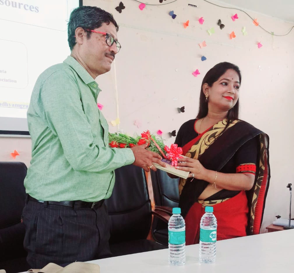 VIVEKANANDACOLG's tweet photo. One Day Seminar on Open Educational Resources organized by Central Library and IQAC
23/03/2024 https://t.co/l89R8hDkdD