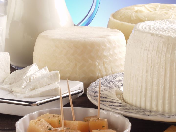 Hoy es el #DíaMundialdelQueso. Celebrémoslo disfrutando de los variados quesos aragoneses, entre ellos los de nuestras queserías socias: Quesos Hontanar, @quesoselburgo, @quesoslapardina, @CheesefromSpain, @MillanVicente_ , @GrupoPastores #aragonalimentosnobles #LoQueVesEs