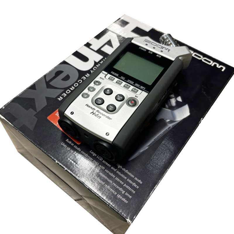 PowerRec's tweet image. 💁‍♀️パワーレック中古品入荷情報！

ikebe-gakki.com/Form/Product/P…

人気のZOOMハンディレコーダーの中古品が入荷！ライブコンサートの録音やロケーション撮影のオーディオ収録から音楽制作まで、録音にまつわるあらゆるシーンで活躍します。

#ZOOM
#H4n