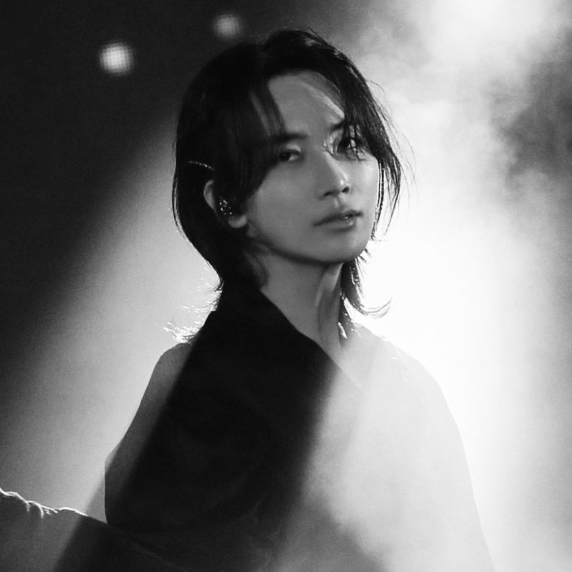 522club's tweet photo. fallin’ flower jeonghan in braids and perm hair https://t.co/75sirmGJtY