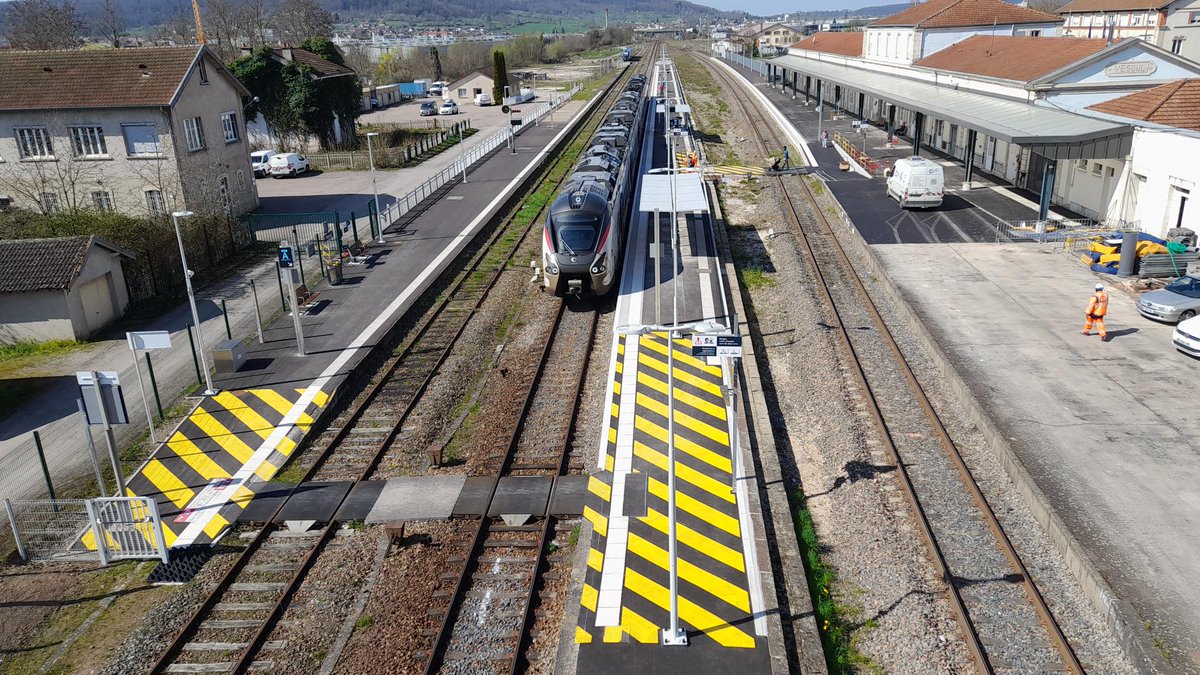 🛠♿️Les travaux de mise en accessibilité des quais de la gare Vesoul sont terminés : rehaussement, mise aux normes de l’éclairage… Les voyageurs profitent d’un confort d'accès aux quais de la gare, accessibles notamment aux personnes à mobilité réduite.