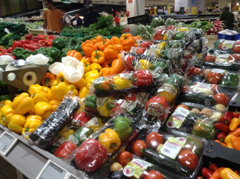 ReussirFL's tweet photo. Interdiction des emballages plastiques des fruits et légumes frais : Interfel exige l’abrogation du décret français de la loi Agec https://t.co/VQNoVK939l https://t.co/ZfB0zhYZB1