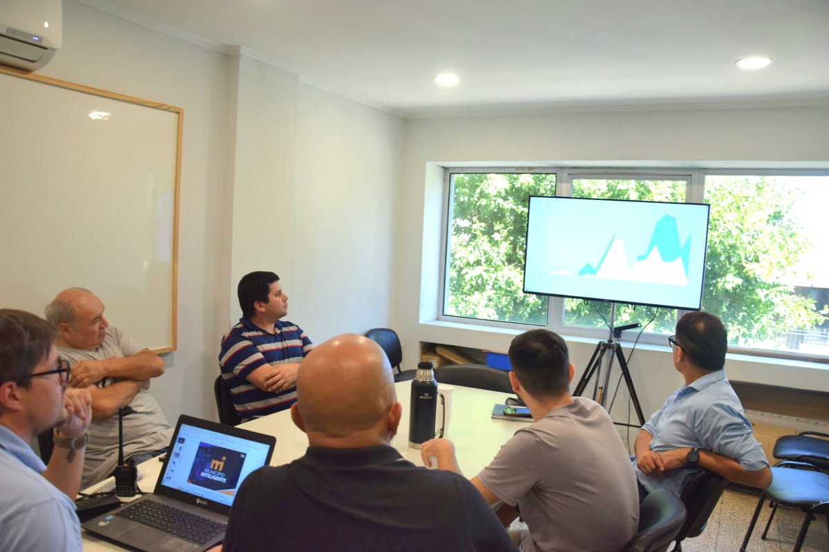 9Municipalidad's tweet photo. 🟡NUEVE DE JULIO TRASLADA SU EXPERIENCIA A GENERAL VIAMONTE
Se compartió la experiencia positiva de los sistemas "Municipios Conectados” y “Ojos en Alerta” y el funcionamiento del centro de monitoreo como una “multiagencia”, en materia de seguridad.
https://t.co/d4sH7F7Go5 https://t.co/wJyOJbvEEt