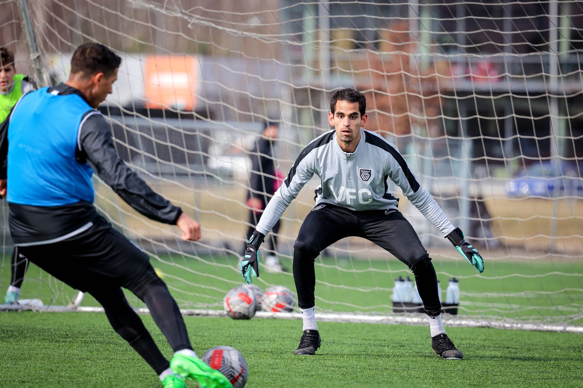 valmierafc's tweet photo. Focus 🔛 ⚽️
#VALRIG #TonybetVirsliga #Virsliga #ValmieraFC #StāvPāriVisamValmiera ⚫🟢 https://t.co/WEEaQjfCdI