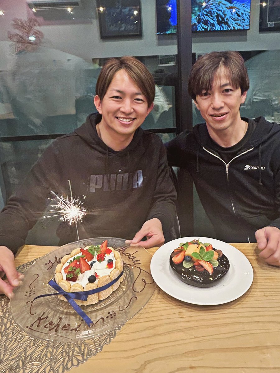 YUJI_38's tweet photo. 夜はGrottabluで平手家と立川家で平手の誕生日のお祝い🎂
#平手晃平
#Grottablu
https://t.co/VyJclKK36L https://t.co/JAIDGTEUcM