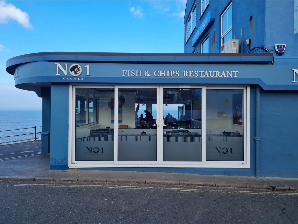 Have you checked out our newly revamped entrance yet? ✨ Big shoutout to @cim_signs for the amazing signs! #no1cromer #cromer #fishandchips #cromercrab #restaurant #no1fishandchips #norfolk