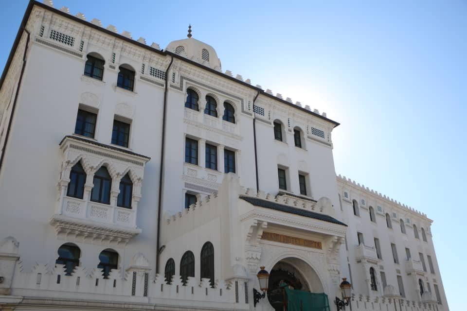 TheAlgiersPost's tweet photo. 🇩🇿| L'historique et prestigieux hôtel Cirta, situé à #Constantine, rouvrira ses portes dans les prochains mois. Après plusieurs années de rénovation, l'hôtel arabo-mauresque Cirta va pouvoir accueillir de nombreux touristes, dans un cadre typiquement algérien. #Algérie https://t.co/IC2LOP2GTU