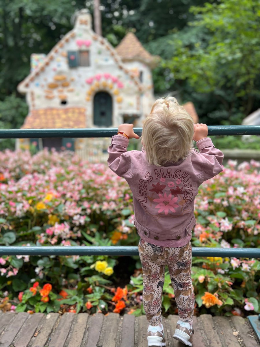 De prijzen en openingstijden in het voorjaar en de zomer zijn bekend! ☀️ En we geven een tipje van de sluier wat we kunnen verwachten van de Zomer Efteling! 👉 bit.ly/3TTfY1b. Gaan we jou zien? 📸: Fleur Breddels