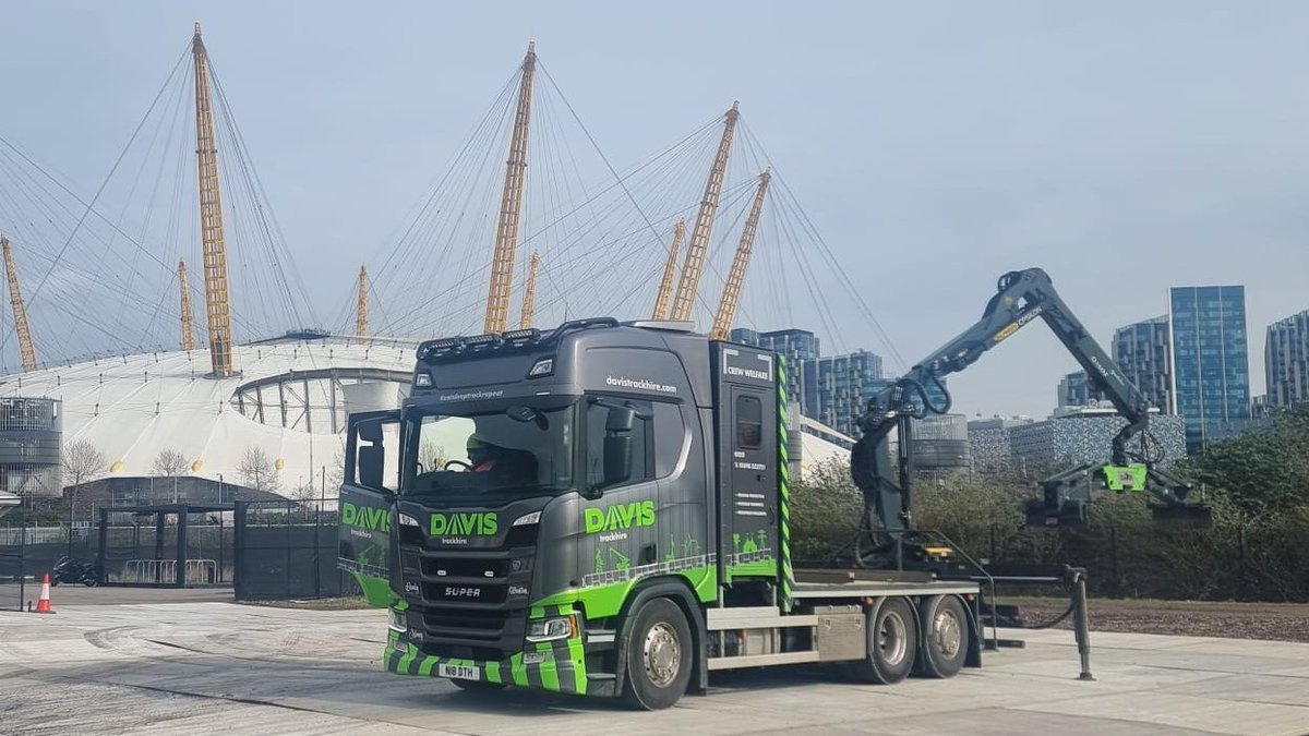 Davis_Trackhire's tweet photo. Hard to believe that #TheBritAwards2024 were a month ago🎵🎤
Read about how we supported this year's showcase by supplying #TemporaryRoadway at @TheO2
https://t.co/1PeRZf4xvu
#EatSleepTrackRepeat #NoPanelsNoParty #Trackway #GroundProtection #PedestrianWalkways #EventProfsUK https://t.co/issQ1eYXei