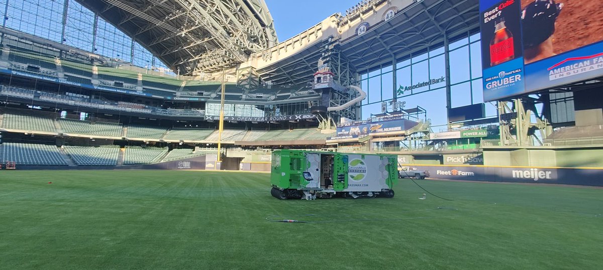 GrassmaxSystems's tweet photo. GrassMax hybrid grass stitching at Milwaukee Brewers' American Family Field and Arsenal FC's Sobha Realty Training Centre in London Colney, the kick-off of what's announcing to be a very busy GrassMax season. 
#technology
#hybridgrass
#HybridPitch
#groundsmen
#grassfield
#stadium https://t.co/z3gAkKPtMb