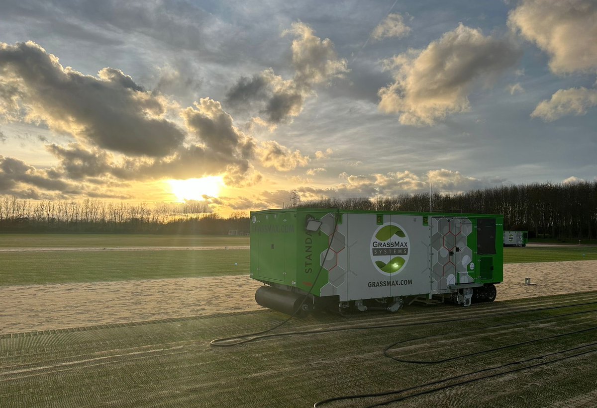 GrassmaxSystems's tweet photo. GrassMax hybrid grass stitching at Milwaukee Brewers' American Family Field and Arsenal FC's Sobha Realty Training Centre in London Colney, the kick-off of what's announcing to be a very busy GrassMax season. 
#technology
#hybridgrass
#HybridPitch
#groundsmen
#grassfield
#stadium https://t.co/z3gAkKPtMb
