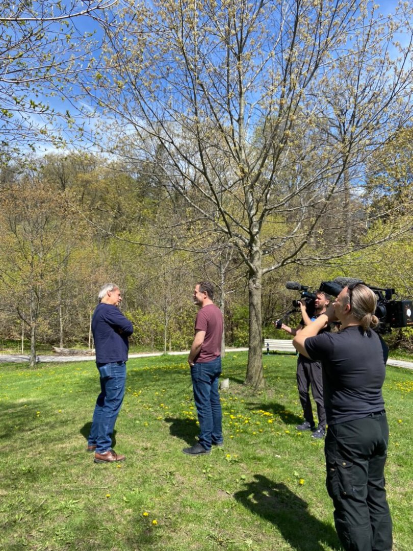 Do you think we got the shot? 🎥 #WaybackWednesday to filming for season 3 of #GoingNativeTV in Toronto. Here you see Drew with University of Toronto Professor Jon Johnson discussing #TorontosIndigenousHistory!❓What Toronto history do you already know? ⬇ #GNTV #APTN #APTNlumi