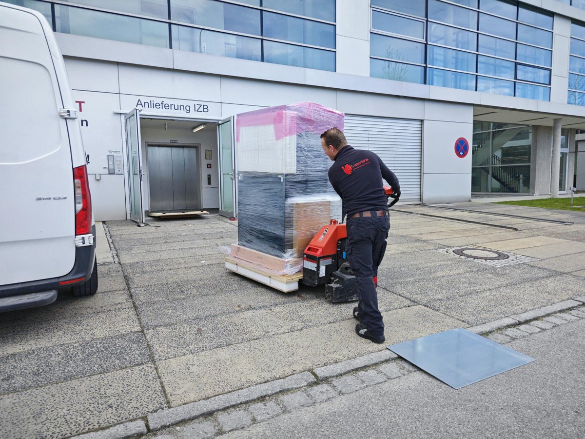 Novogene_Europe's tweet photo. The @PacBio Revio has officially arrived at our German lab at the IZB in Munich! We are thrilled to have two of the latest long-read sequencers join our repertoire as we continue to develop our new facility at the IZB. Stay tuned for more exciting updates!
#PacBio #PacBioRevio