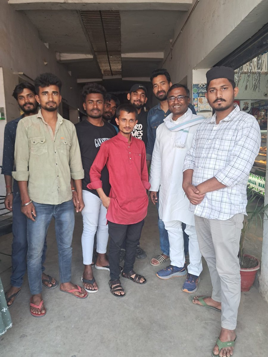 BikashKumar's tweet image. मधुबनी लोकसभा क्षेत्र के कैविटी प्रखंड के मोहम्मदपुर गांव में मुरारी जी, रहमान जी एवं स्थानीय युवा साथियों से मुलाकात की एवं आगामी चुनाव के सम्बन्ध में विचार-विमर्श हुआ।

#BikashKumar
#BikashKumarMadhubani
#BikashKumarLoksabhaMadhubani
#lokSabhaelection2024MadhubaniBihar…