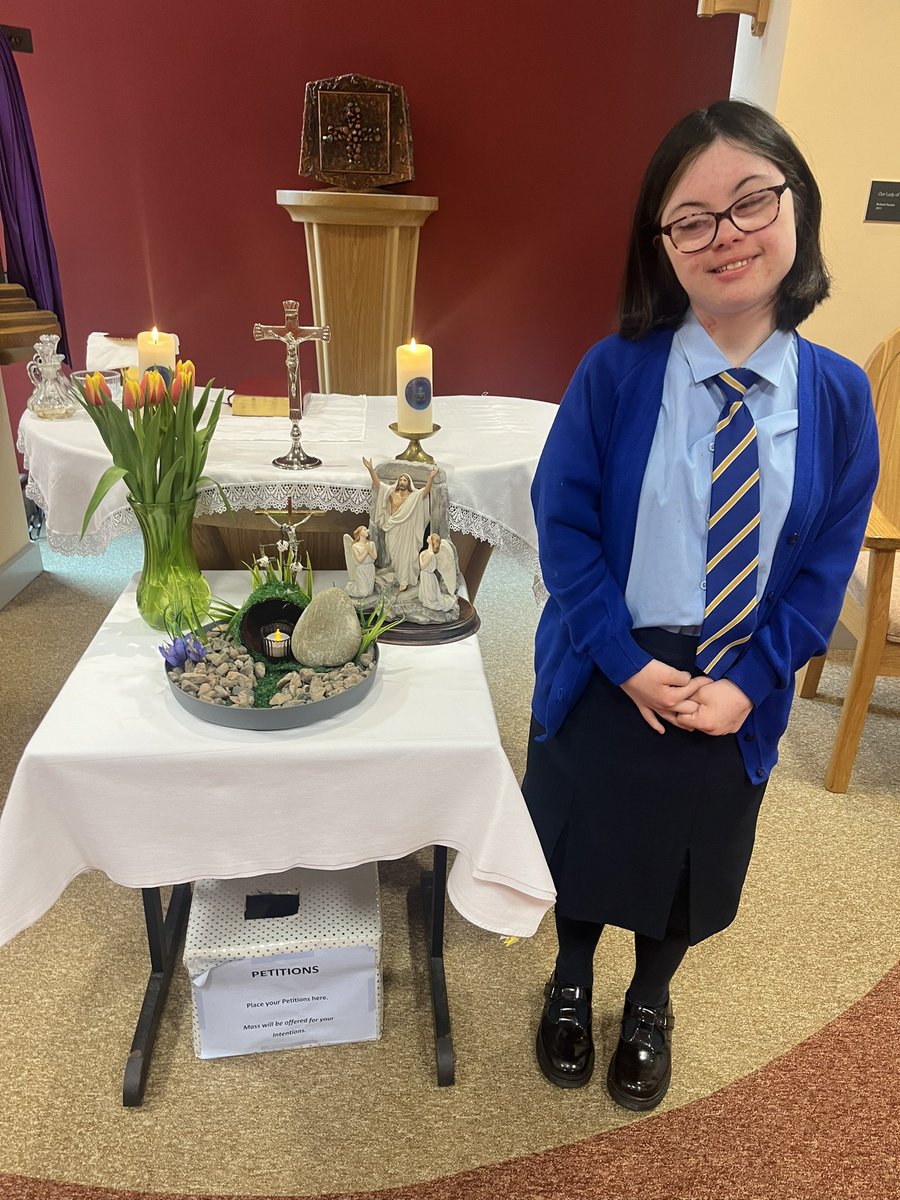 Thank you to the New Horizions pupils for creating our beautiful Easter garden for our school oratory. 🐣Pictured is Grace, Y13 who helped to make the Easter garden. Thank you to Fr Farren for celebrating Lenten Mass with our school community every week. ✝️