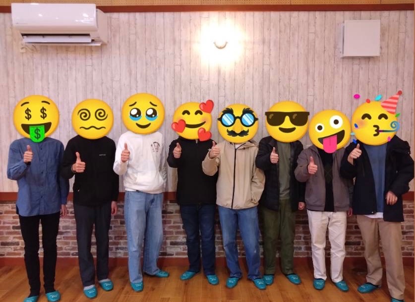 KWE_Official_'s tweet image. 【定期演奏会まであと６日】

今日は中学２年生！

今年度から４人も新たなメンバーが加わってくれました！
一気に賑やかになって、これからが楽しみになってきました♪
これで楽団も安泰だな、、

#海城 #海城吹奏楽団 #KWE #吹奏楽 #中学生  #定期演奏会