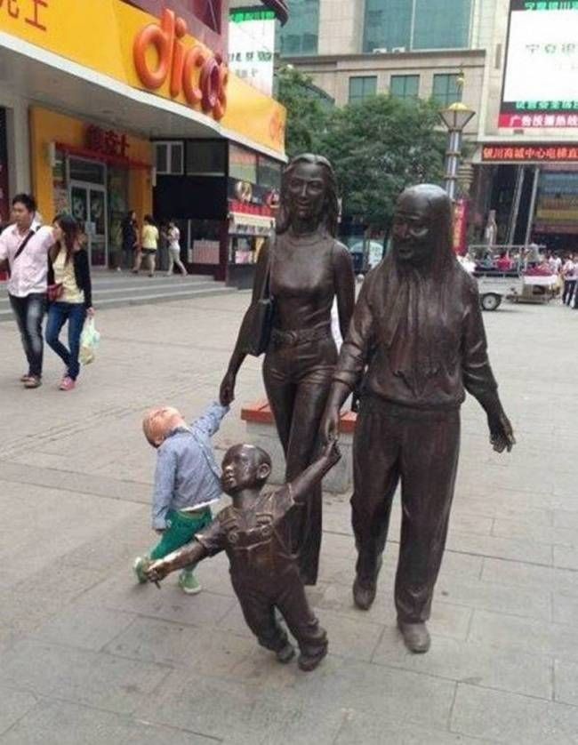 People Doing Fun With Statue (@statuewithfun) on Twitter photo 2024-03-27 11:33:40