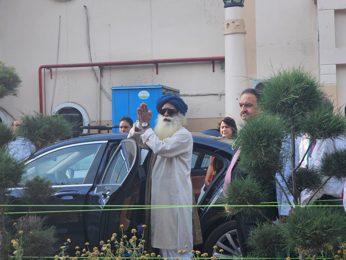 SadhguruJV tweet picture