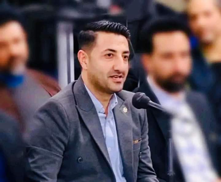 پنچشیر مادر است و خواهر است و تاج سر است 
هرکی آن را از همسایه خواند بی ناموس تر است 
پنجشیر و سمنگان و مزار و هرات کندز و تخار و بدخشان
این همه گوهر های ناب افغانستان در دامنه ی مادر است