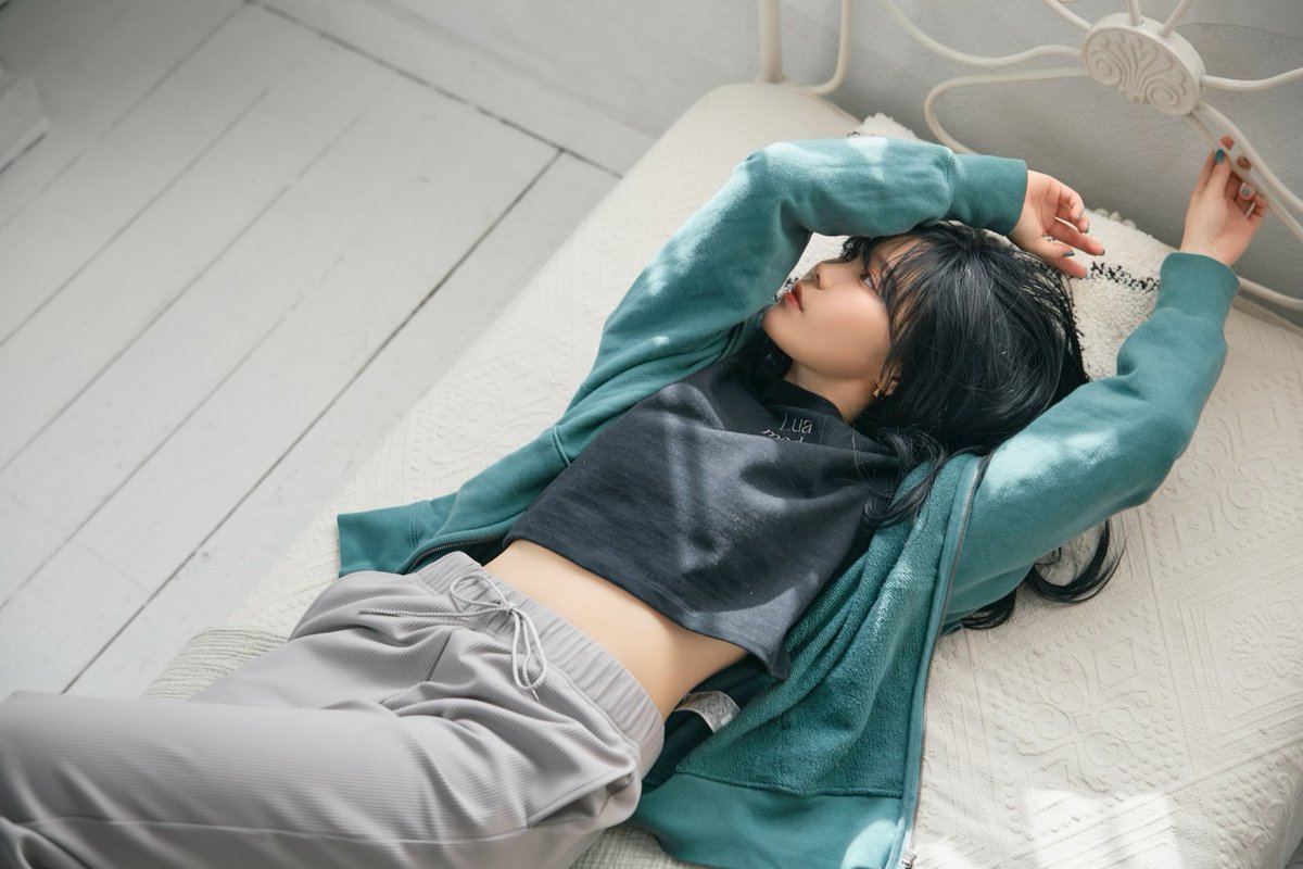 鷲尾伶菜 クッション 鷲尾伶菜 – UNIVERSAL MUSIC STORE