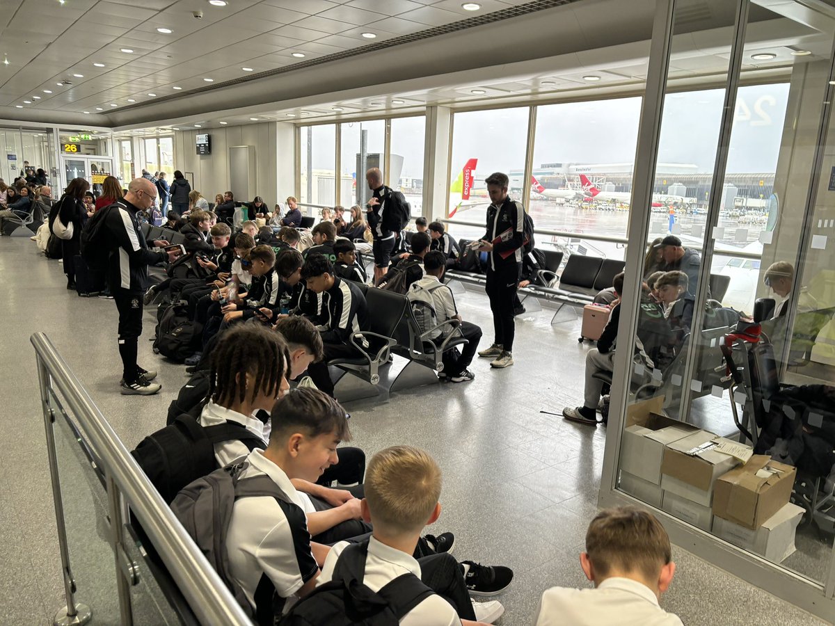 Our U13 &amp; U14 Football Squads are off to Portugal on their end of season Easter tour! 

✈️🇵🇹⚽️ <a href="/BoltonSch/">Bolton School</a> <a href="/ao/">AO</a> 

#BSBDFootball #BSBDPortugal24