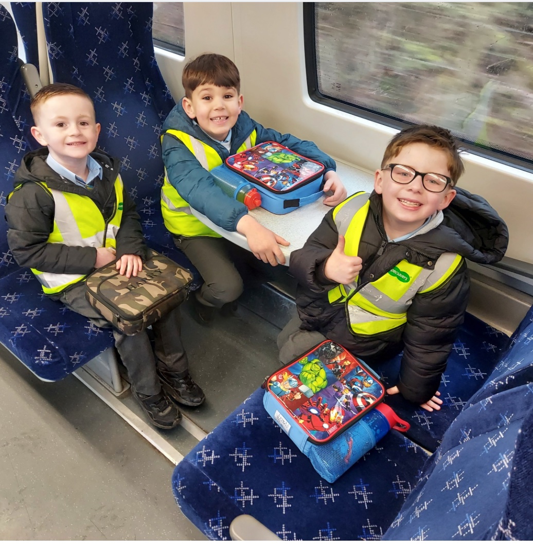 OLRprimary's tweet photo. P1b had an amazing trip to GOMA this week  to do a  workshop  that  explored  different  materials…we  even  got  to  take  the  train  which  made  it  even  more  exciting!!  #GOMA #lfs #earlylevel https://t.co/mP3TNNoxLF