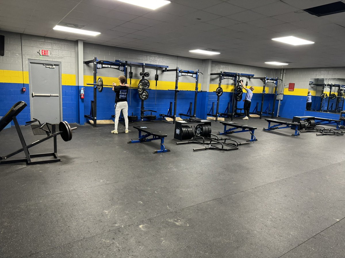 Nothing like a couple 6:30am early 🐥’s making sure they get their training in before heading to an off campus field trip today. People often have a lot of excuses because they’re easier to find than solutions! @SimmonsDerrick_ & @whoknowsfisher