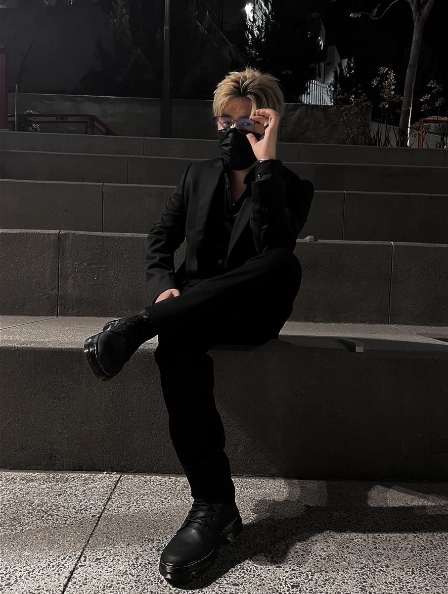 DavidxWu's tweet photo. Spontaneous shoots! #ootd https://t.co/yIW9mnegXd