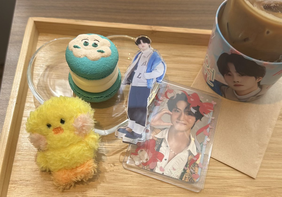 universestyle1's tweet photo. ナムカフェさんでヨウォンくんのお誕生日お祝いしてきました🐶✨
素敵な飾り付けに加えて、貴重なサイン入りの数々も展示されていて主催された方の愛を感じた空間でした💞
ヨウォンくん改めてお誕生日おめでとうー🎂

#9NIGHT_YEOONE_DAY #여원
#YEOONE #PENTAGON #펜타곤
@yeooneday2024 
@NAMUCafe000