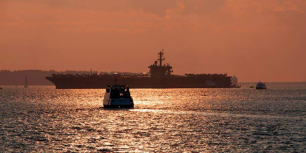 A golden time on the Solent @NavyLookout @WarshipCam @WarshipsIFR @warshipworld