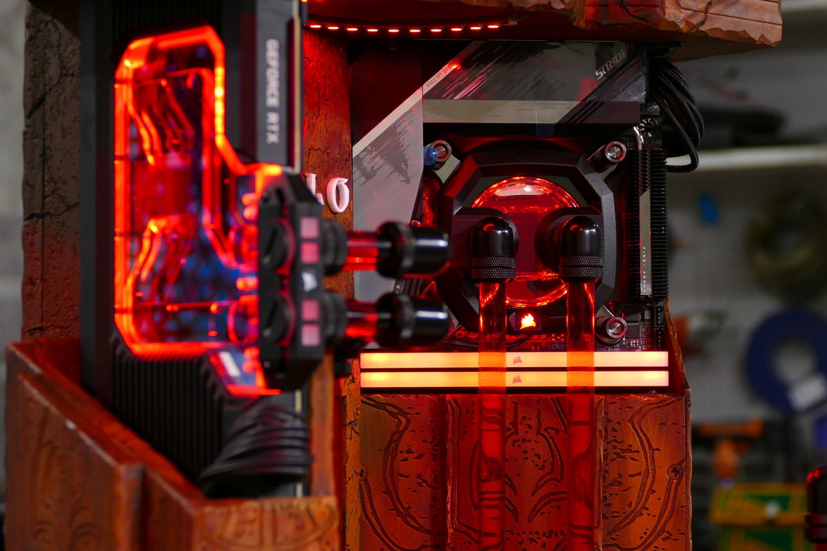 Me acaban de hacer un regalazo brutal. Desde <a href="/NVIDIAGeForceES/">NVIDIA GeForce ES</a> y <a href="/CorsairSpain/">Corsair España</a> me han contactado para enviarme este pedazo de PC inspirado en Diablo IV 😵 Mil gracias, vaya pasada