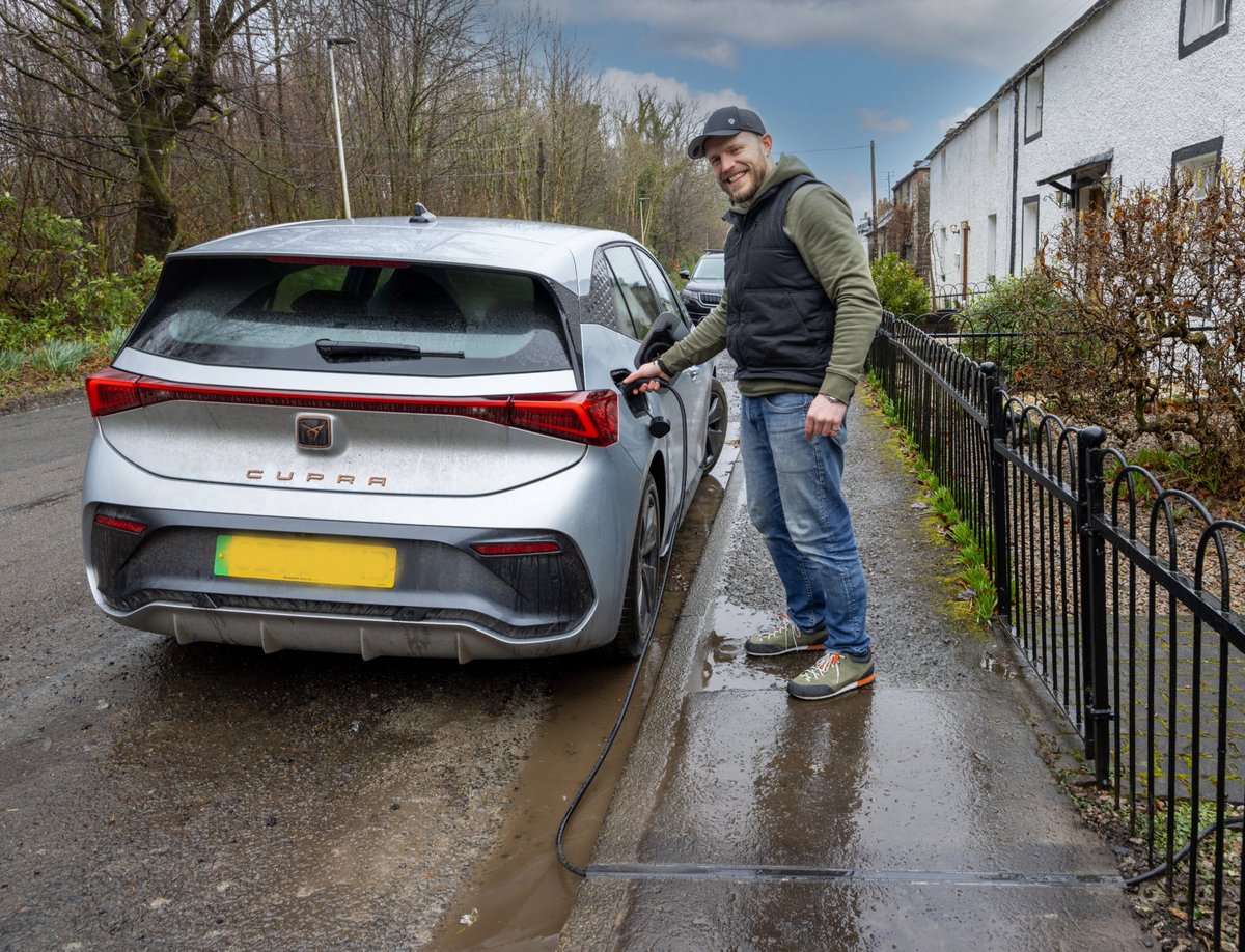 Kerbo Charge is live in Scotland! 🙌 🏴󠁧󠁢󠁳󠁣󠁴󠁿

Our through-pavement #EV charging channel becomes the first on-street solution of its kind to support residents in Stirling.

We're delighted to make home charging possible for Scottish residents like Steve pictured below - our