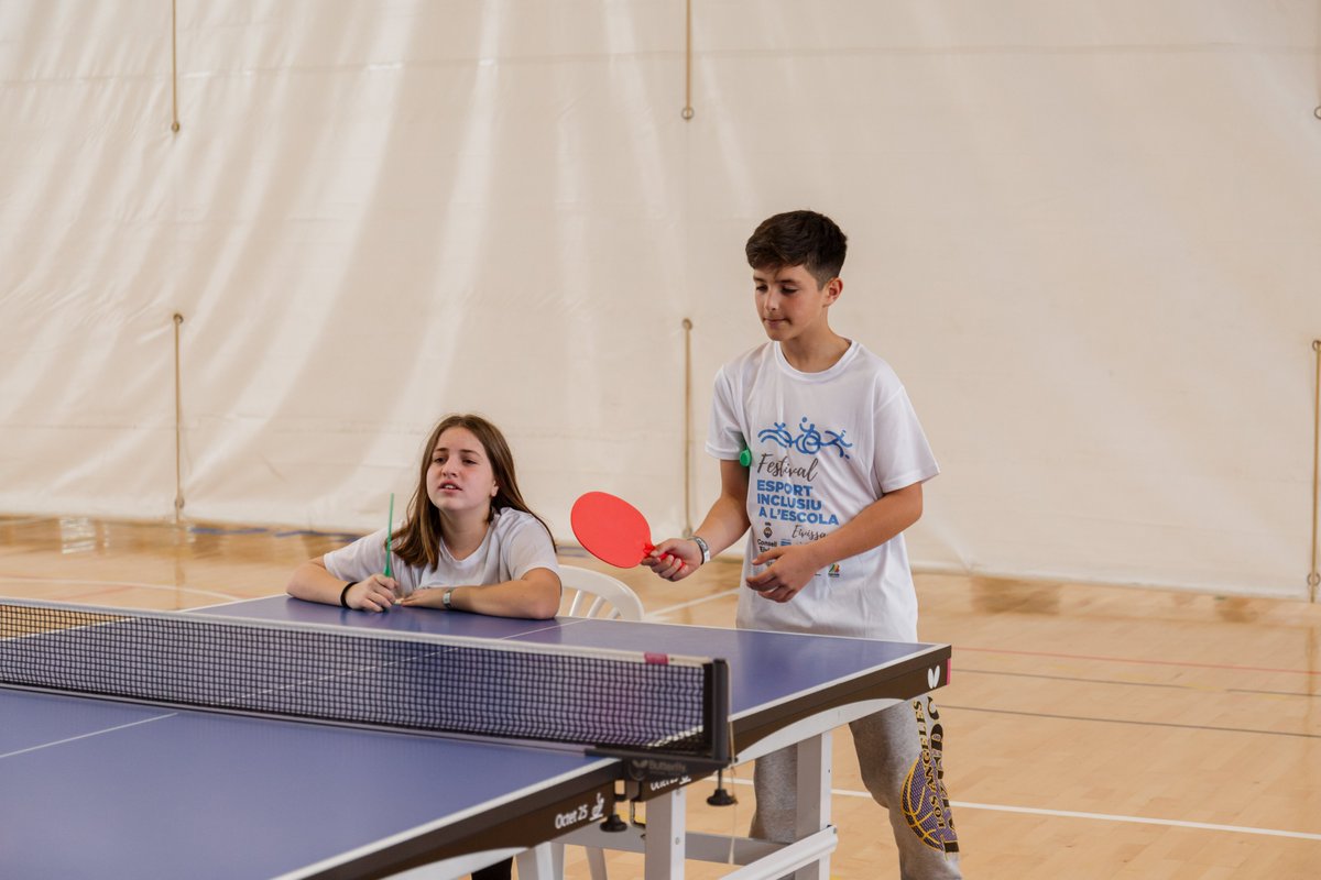 🧒👧Casi 500 escolares disfrutaron ayer en el III Festival de #DeporteInclusivoEnLaEscuela en Ibiza organizado por el @Consell_Eivissa junto a la @Catedracedi y @Paralimpicos en el que participaron deportistas como @MARTA_ARCE_P, @Saaruu09, @maria_delgado97 y @JaviSoto2