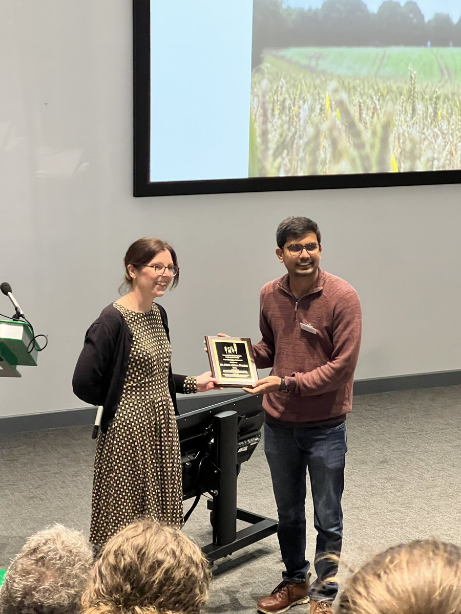 SurbhiG6's tweet photo. Monogram Early Career Excellence Award for Post doc research winner Nitin Uttam Kamble @Kamblenitin16 from @JohnInnesCentre presenting on “From seed to starch: unravelling mysteries for sustainable agriculture and industry” #monogram24 👏 https://t.co/X0rFm5FWDL