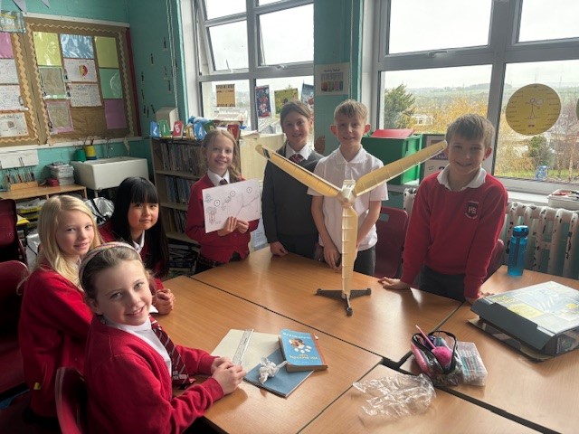 Carolside_PS's tweet photo. Primary 5c also enjoyed the workshop run by David and his colleague Russell. They really enjoyed working as a team to build a wind turbine and test it. The visit also generated lots of good discussions about renewable energy!🌬️👏 @ERC_STEM #CPSSTEAM https://t.co/JFMYMoQMKl