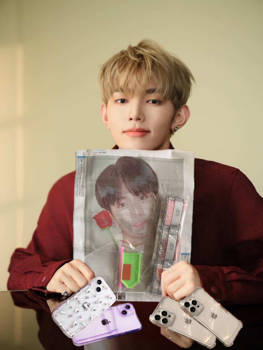 warmdindo's tweet photo. https://t.co/HVBFJd64Vs

AAKHIRNYA SAMPAAAI 🫶

Terima kasih @bnjmnly sudah memberikan seperangkat lukis diamond hyung kesukaanku ga sabar mau merakit hyungku 😣

Tentu juga terima kasih kepada @arzhellian memberikan kebebasan co casing, tapi aku ttp co casing transparan favku 😭 https://t.co/7bF3W4HCy5