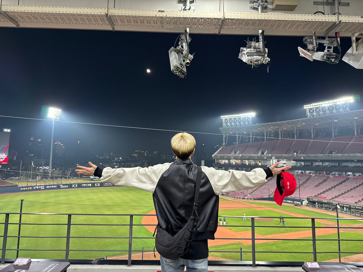 넘넘 행복했슴다💙 오늘 경기도 끝까지 화이티잉!!!!!!!!!👊👊

#CIX #FIX #BX #이병곤 #병곤 #평픽사💙 #기아타이거즈