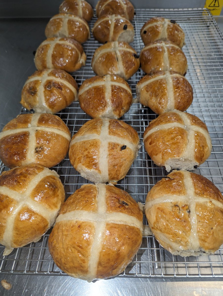 Time for Tea and a hot cross bun. Rolling towards Easter weekend <a href="/SLCek/">South Lanarkshire College</a> . My students working hard this morning. Thanks to <a href="/jimmyg51baker/">Jimmy Griffin</a> for his recipe.<a href="/apignat1/">Angela Pignatelli</a> <a href="/DevennyClaire/">Claire Devenny</a> <a href="/joannewarwick5/">Joanne Warwick</a> <a href="/hvasspastrychef/">Helen Vass</a>