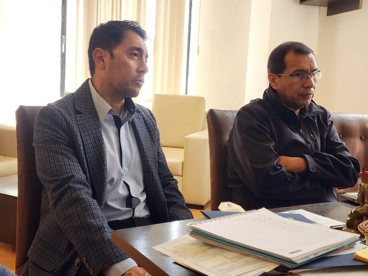 El alcalde Adrián Berrezueta recibió la visita del Coordinador Zonal 6 de MIES Ing. Mauricio Jara donde se abordó la situación del Centro Gerentológico Virgen del Rosario y convenios para atender a los grupos vulnerables.