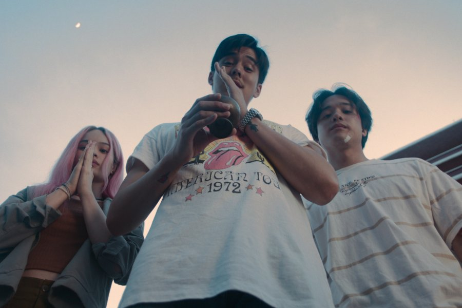 HabisNontonFilm's tweet photo. Baru coba THE BELIEVERS eps 1 di Netflix.

Kirain tadinya Jamy James, Peach &amp; Ally bakal "jualan agama" demi bayar utang.

Series ini berani banget ngebahas donasi &amp; pendapatan miliaran dari kuil yg menginspirasi 3 karakternya buat meraup keuntungan dari keyakinan orang. https://t.co/Jgwr3se1gc