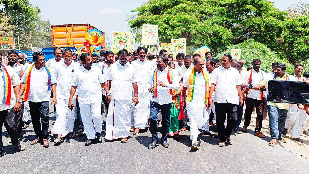 ChannelMksp's tweet image. அம்மா மக்கள் முன்னேற்ற கழகம்
வேட்புமனு தாக்கல் செய்யப்பட்டது
தேசிய ஜனநாயக கூட்டணி அரக்கோணம் தொகுதியின் வெற்றி வேட்பாளர்  திரு.K.பாலு அவர்கள் உடன் கழக அவைத்தலைவர் ஐயா C.கோபால்EXMP அவர்கள்...
#TTVDhinakaran
#kbalu
#arakkonam @AMMKITWINGoffcl @TTVDhinakaran @PMKAdvocateBalu