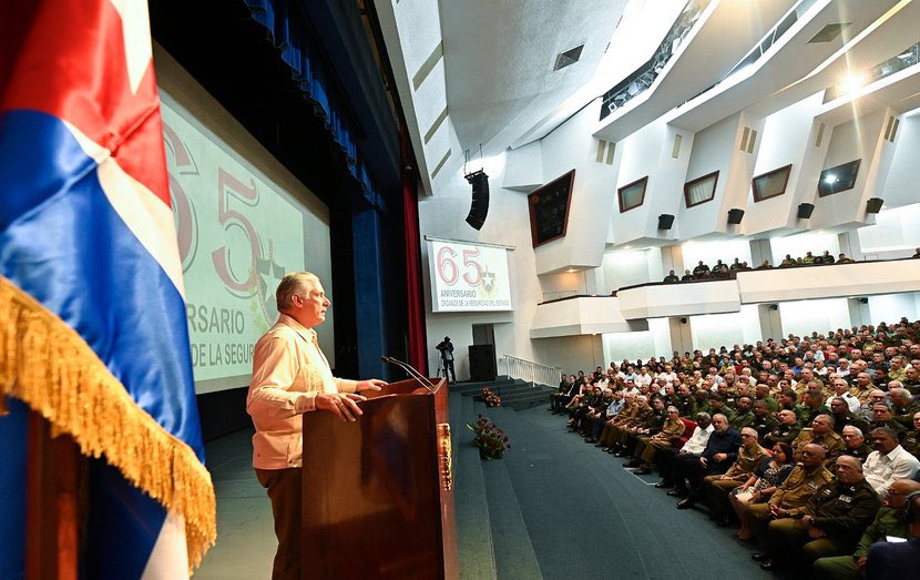 ✍️| El Líder de la Revolución, General de Ejército Raúl Castro Ruz, y el Primer Secretario del Comité Central del Partido y Presidente, <a href="/DiazCanelB/">Miguel Díaz-Canel Bermúdez</a>, presidieron conmemoración por el 65 aniversario de los Órganos de la Seguridad del Estado.

🔗| presidencia.gob.cu/es/noticias/di…

#Cuba 🇨🇺