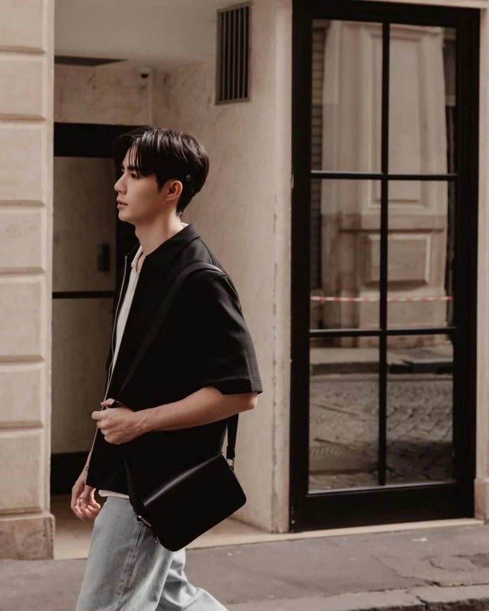 jinglingbb's tweet photo. It's a walking pictorial. 
#ZeePrukFriendOfCOS https://t.co/Yb8QJ8j0HV