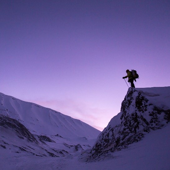 📷 by @purewonder_co: Mountaineer• 
@marmot_mountain_europe @wildbounds