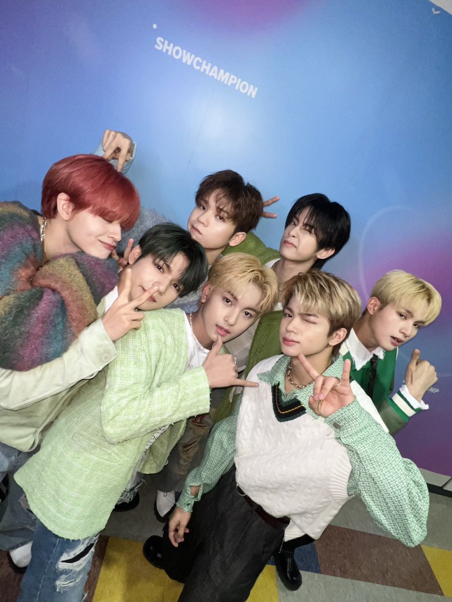 HORI7ONofficial's tweet photo. 2024. 03. 27.

@ MBC M <쇼!챔피언>

#HORI7ON #호라이즌 #LUCKY 🍀 https://t.co/dO2AZ5y6hp